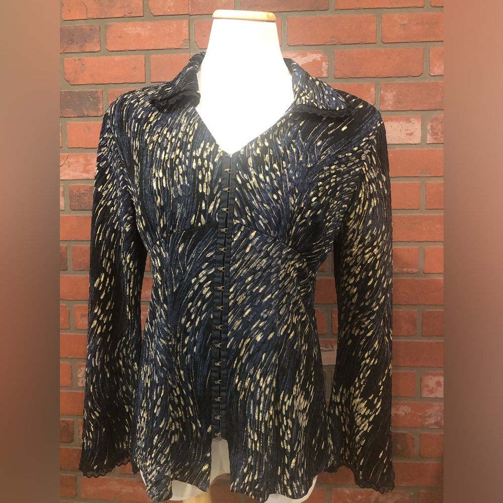 Size large Artex navy top with blue/gold/camel brushstroke pattern